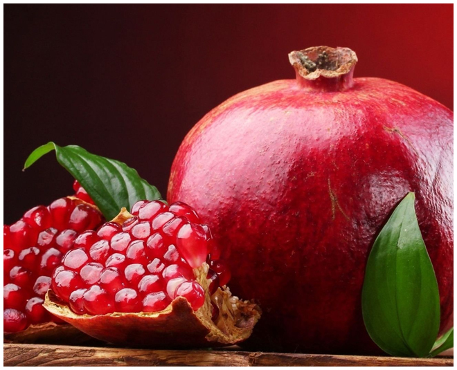 खून बढ़ाएं अनार pomegranete fruit right time inside